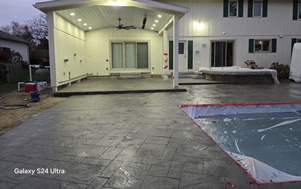photo of a stamped concrete back patio